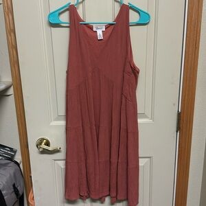 Cute lil dress. Pink in color